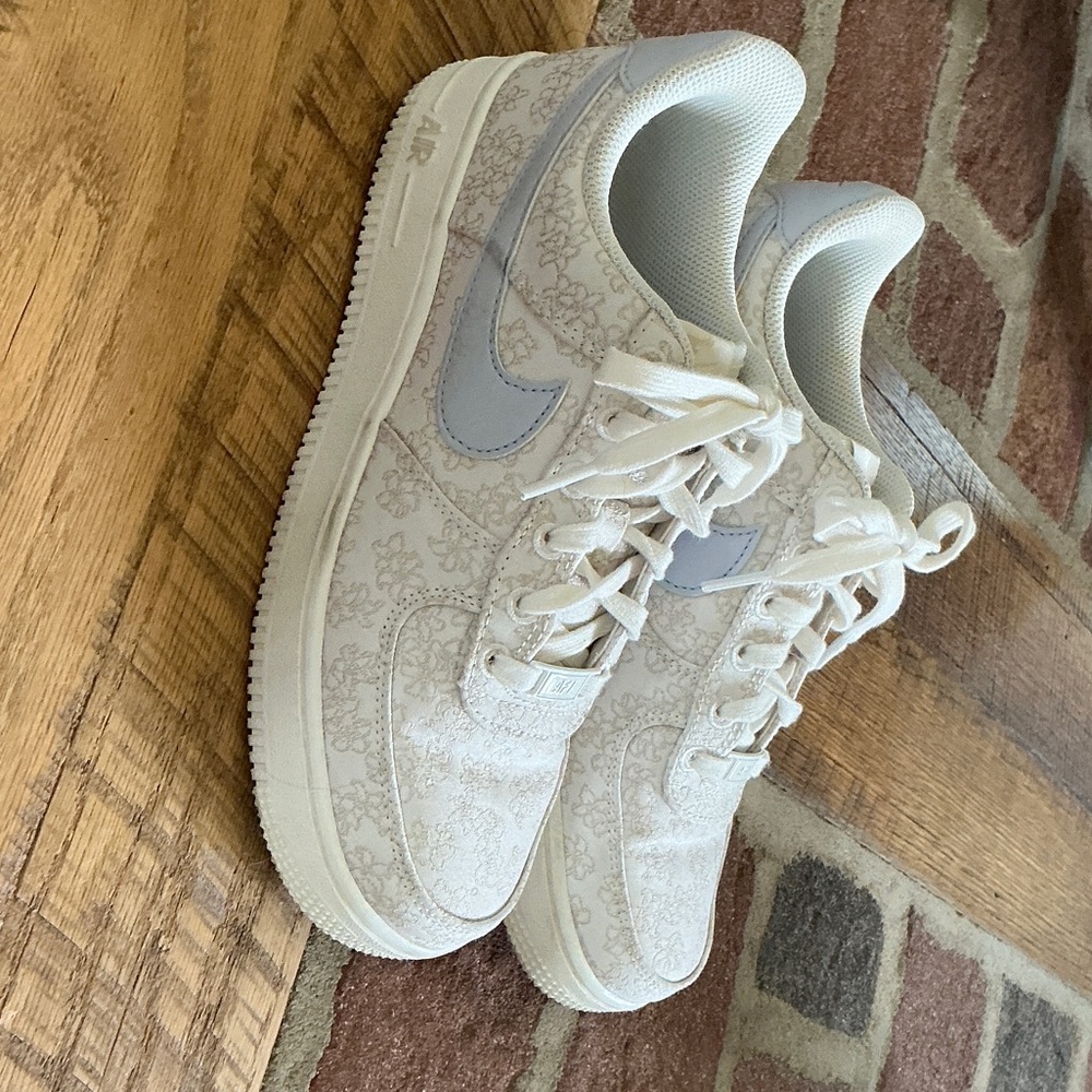 Nike Cream and Beige Patterned Sneakers with light blue swoosh.
